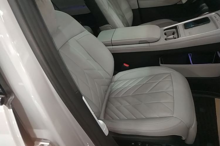 Used Nio ES6 2025 75 kWh Right Front Seat