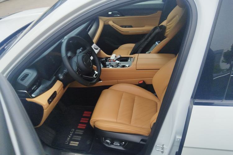 Used Lynk & Co 09 2021 2.0T Halo Six-Seater
