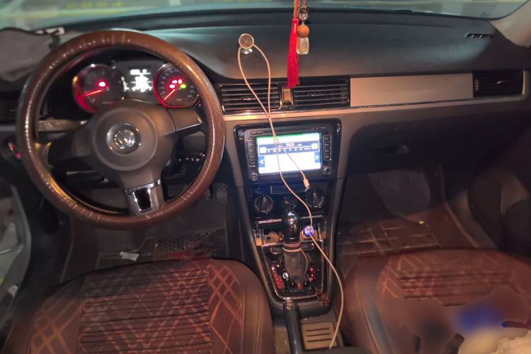 Used Volkswagen Bora 2014 1.6L Automatic Comfort Model Center Console