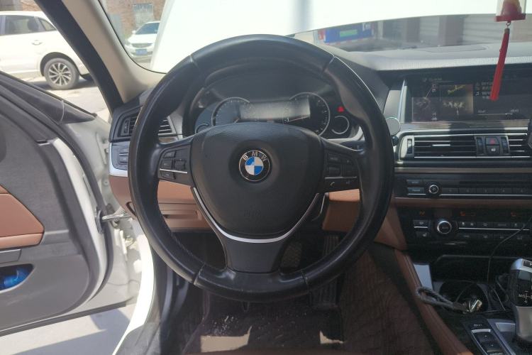 Used BMW 5 Series 2014 528Li Leading Model
