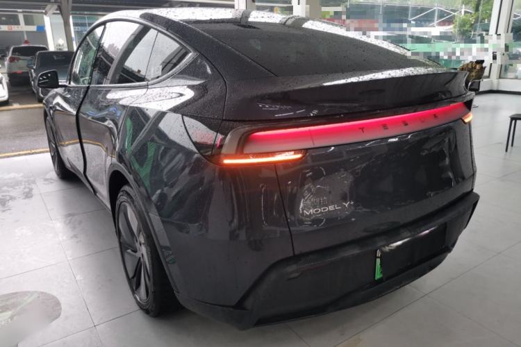 Used Tesla Model Y 2025 Long-Range All-Wheel-Drive Version Rear Left 45 Deg