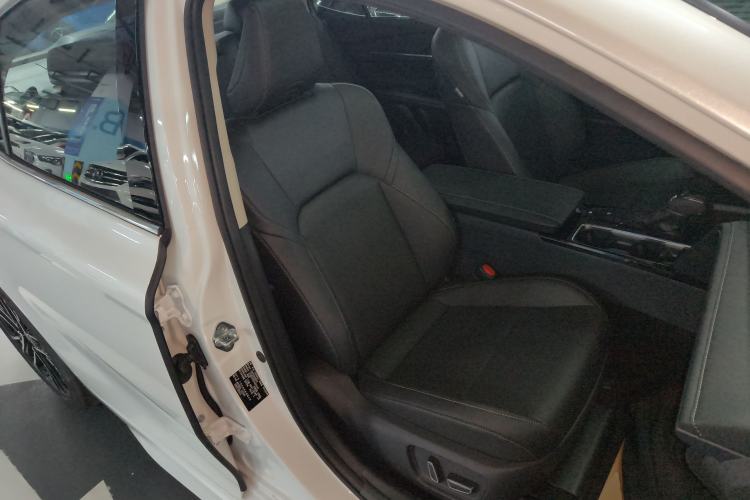 Used Toyota Camry 2026 Model Dual-Engine 2.0HSE Sport Lite Edition