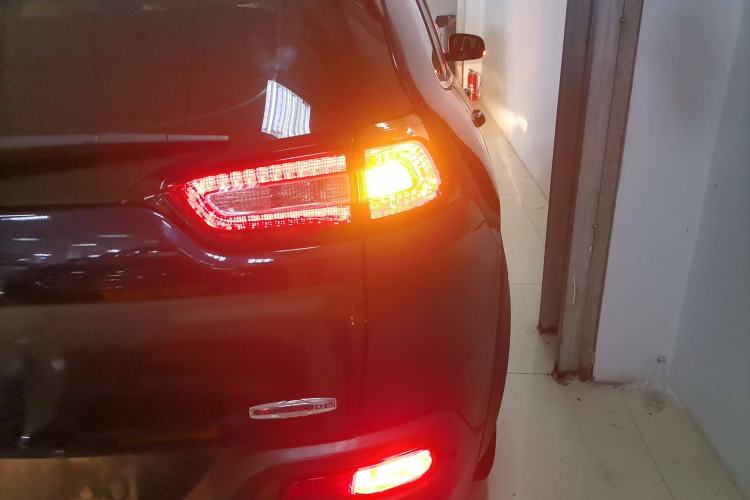 Used Jeep Cherokee 2016 2.0L Superior Edition