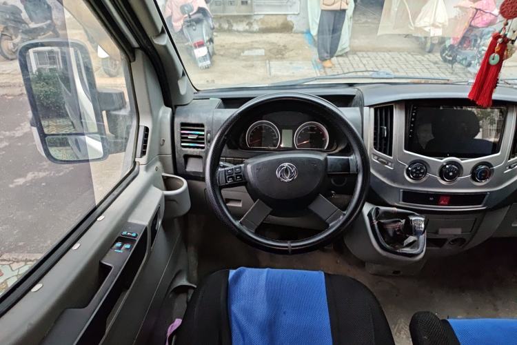 Used Dongfeng Yufeng 2020 2.3T Economy Logistics Vehicle Short Wheelbase Mid-Roof Design 5-9 Seats WP2.3