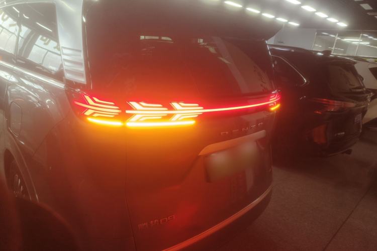 Used Denza D9 2024 DM-i 980 Four-Wheel Drive Prestige Model
