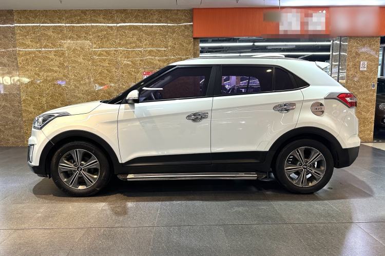 Used Hyundai ix25 2015 1.6L Automatic Two-Wheel-Drive Deluxe DLX Model