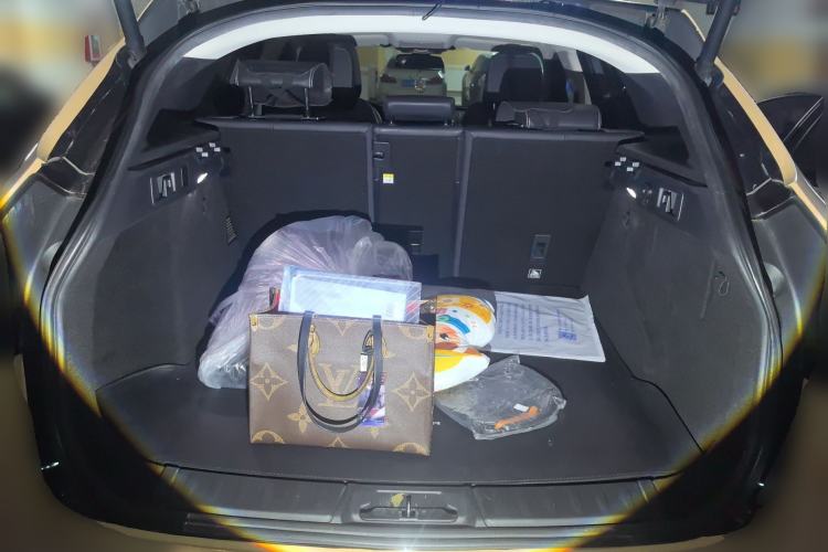 Used Jaguar F-PACE 2016 2.0T Two-Wheel-Drive R-Sport Sport Edition Trunk