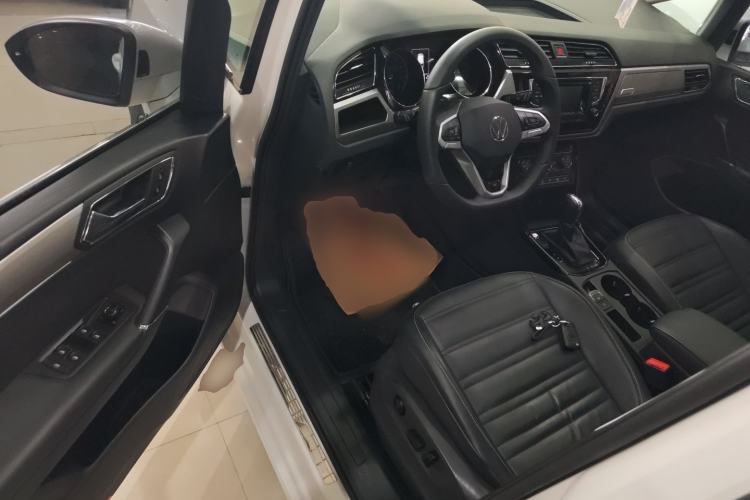 Used Volkswagen Touran 2016 Volkswagen Touran L 280TSI DSG Luxury Edition Driver Seat