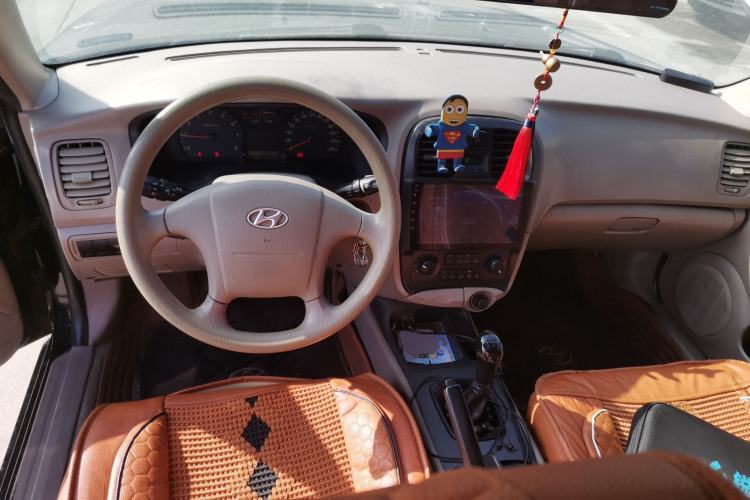 Used Hyundai MoInca 2009 1.8L Manual Comfort Edition GL Center Console