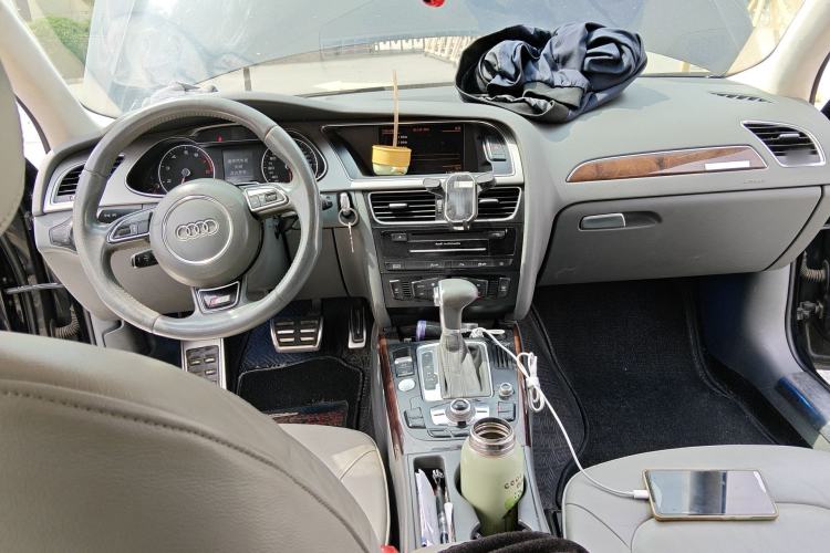 Used Audi A4L 2013 35 TFSI Automatic Comfort Model Center Console