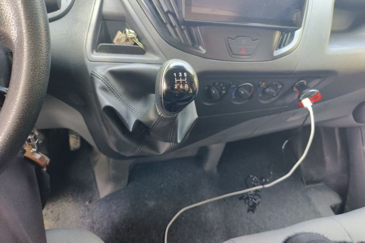 Used Ford Transit 2019 2.0T Diesel Multi-Purpose Commercial Vehicle Short Wheelbase Low Roof 6-Seater China VI Standard