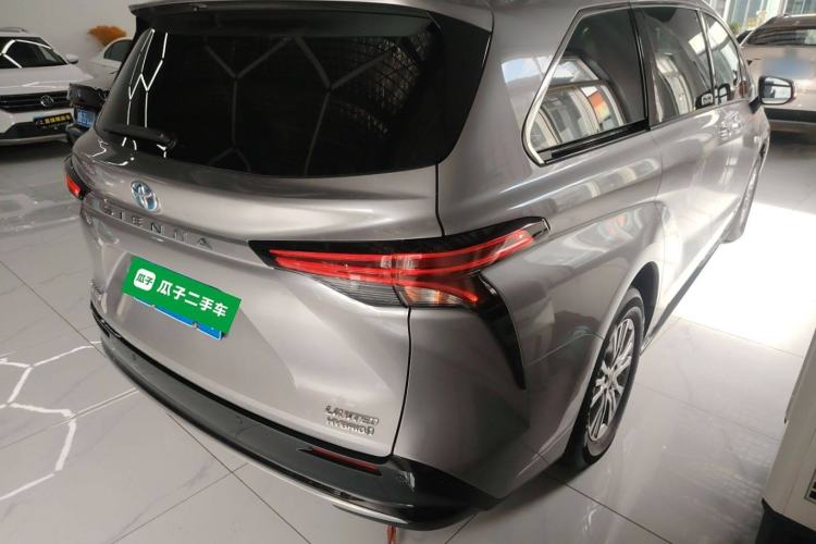 Used Toyota Sienna 2021 2.5L Hybrid Premium Edition
