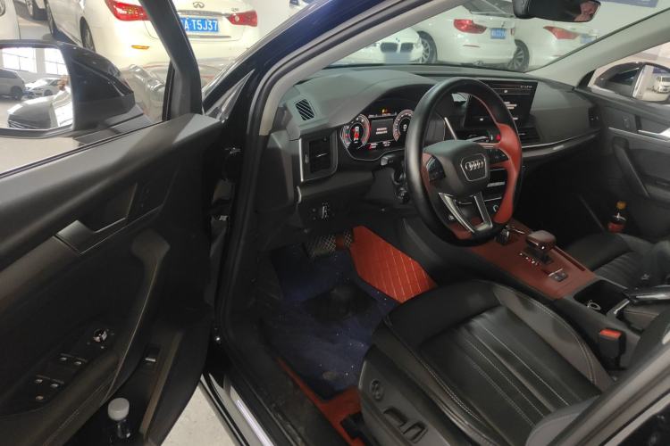 Used Audi Q5L 2022 40T Fashionable and Elegant Model Driver Seat