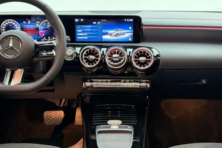 Used Mercedes-Benz A-Class 2024 Updated A 200 L Fashion Version Audio And AC Panel