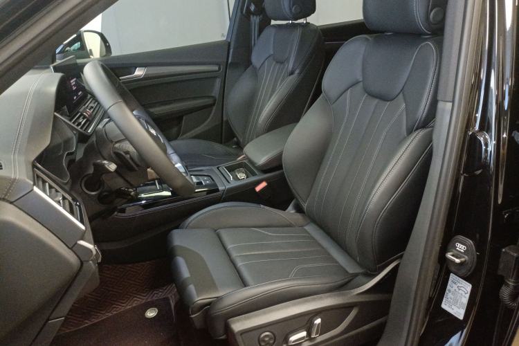 Used Audi Q5L 2025 quattro 45th Anniversary Edition 40 TFSI Luxury Dynamic Model
