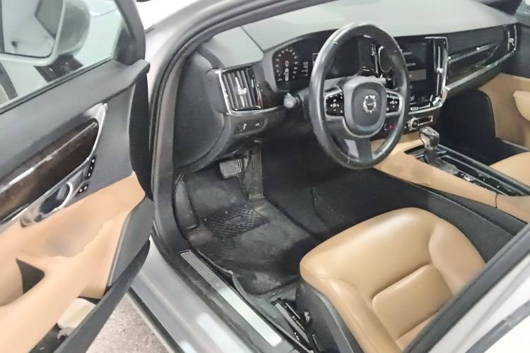 Used Volvo S90 2018 T4 Zhiyuan Edition
