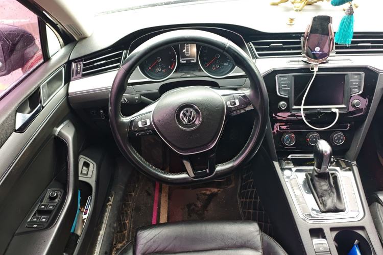 Used Volkswagen Magotan 2017 330TSI DSG Leading Model
