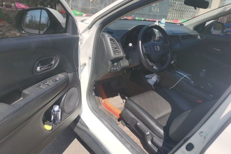 Used Honda Vezel 2022 1.5L CVT Phantom Night Pioneer Edition Driver Seat