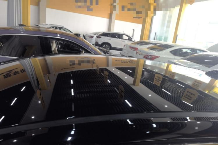 Used Hongqi E-QM5 2022 431 km Charge & Enjoy Edition
