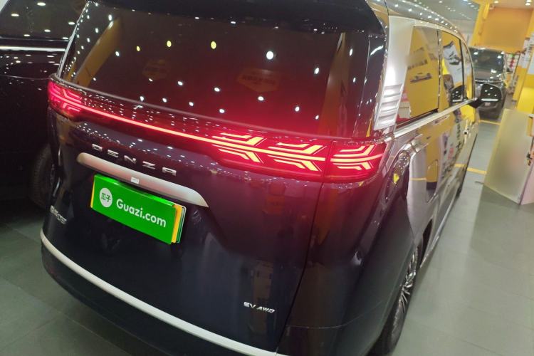 Used Denza D9 2022 EV 600 Four-Wheel Drive Flagship Model