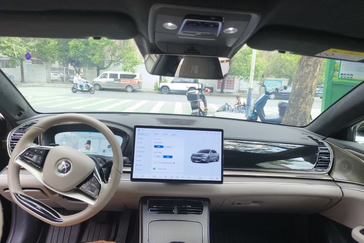 Used BYD Han 2024 EV Glory Edition 610 km All-Wheel Drive "Tian Shen Zhi Jia" Intelligent Driving Model
