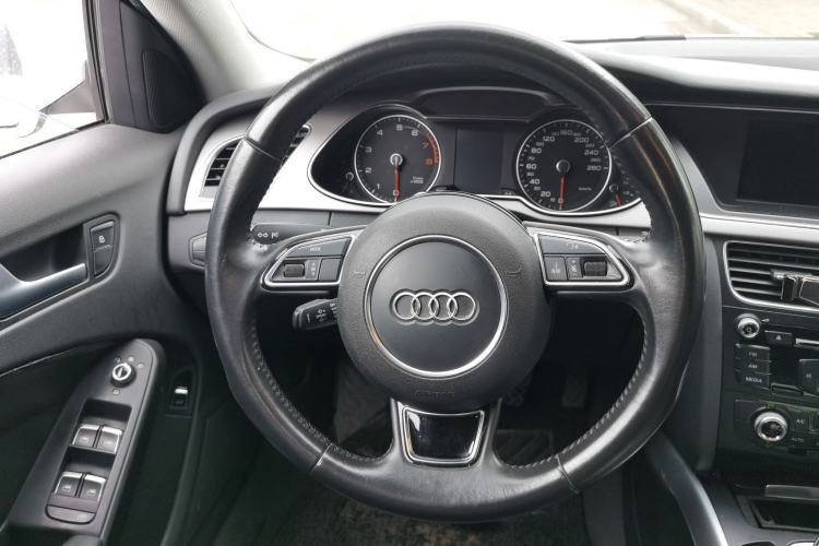 Used Audi A4L 2016 35 TFSI Collector's Edition Automatic Standard Model Steering Wheel