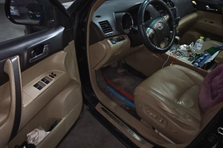 Used Toyota Highlander 2011 2.7L Two-Wheel Drive 7-Seater Luxury Navigation Edition
