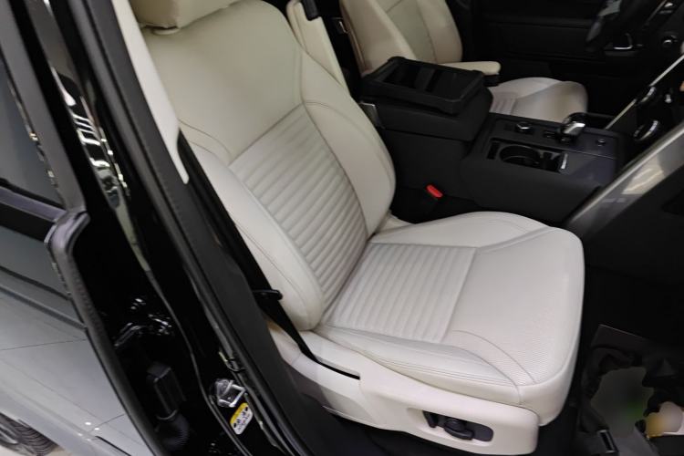 Used Land Rover Discovery 2024 360 PS S