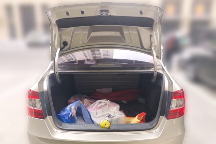 Used Skoda Rapid 2016 1.6L Manual Front-Wheel-Drive Version Trunk