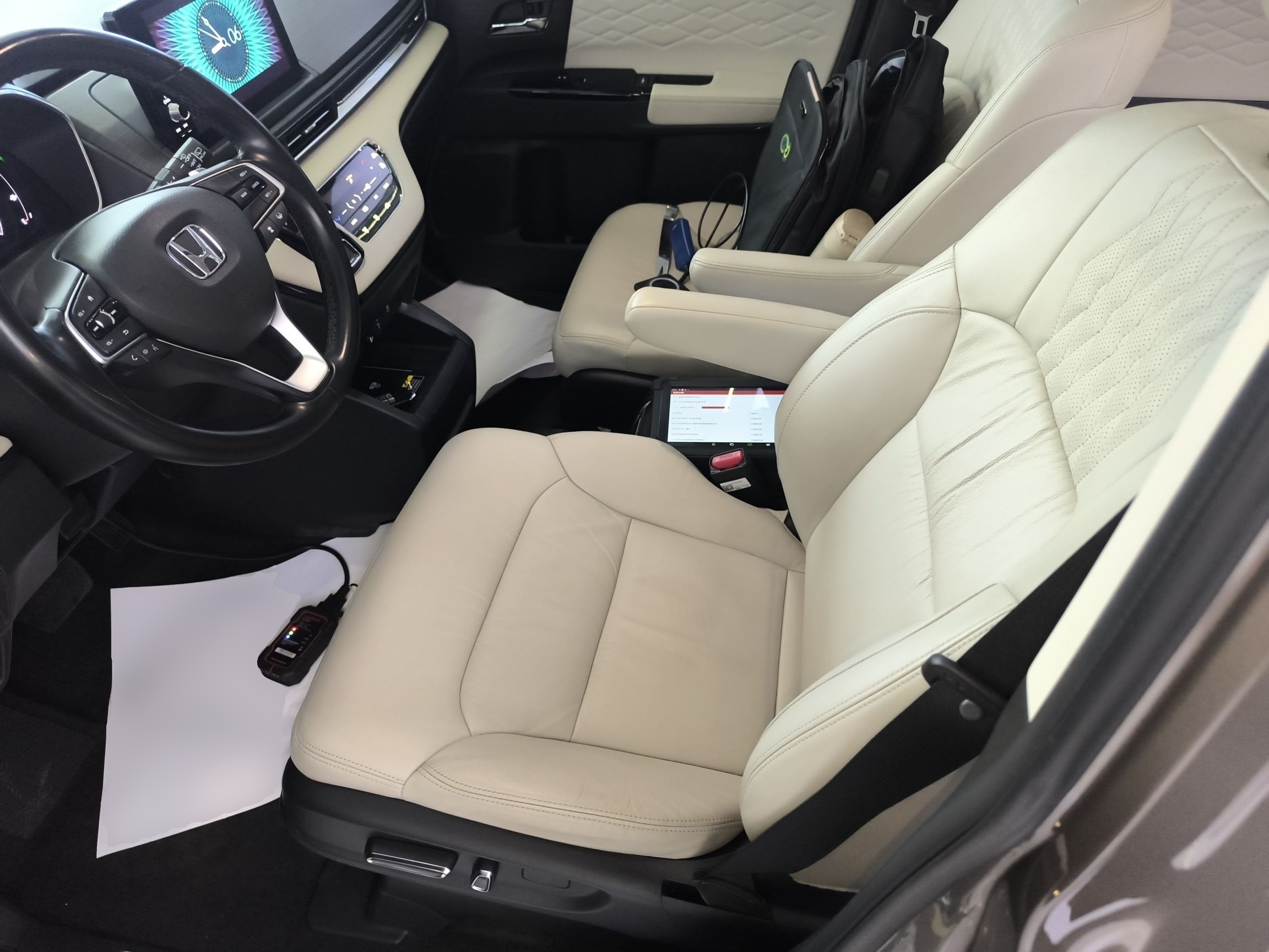 المقاعد الأمامية داخل السيارة