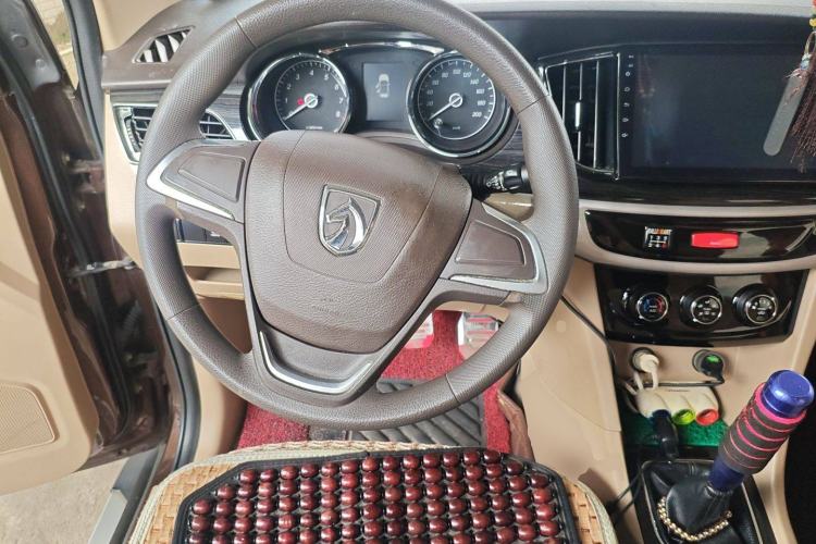 Used Baojun 730 2014 1.5L manual Comfort version 7 seats
