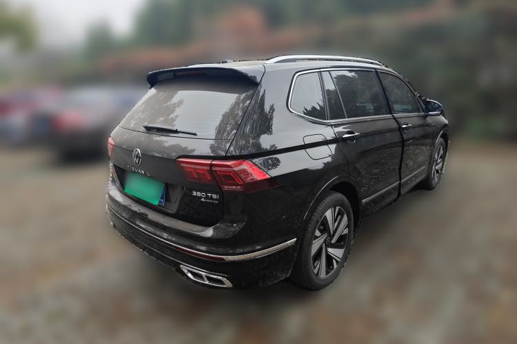 Used Volkswagen Tiguan L 2023 Facelifted 380TSI Automatic All-Wheel Drive R-Line Plus Version 7-Seater
