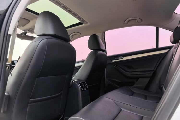 Used Volkswagen Sagitar 2018 1.6L Automatic Comfort Model Interior 2