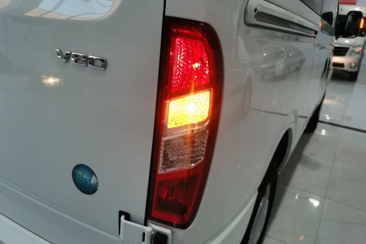 Used SAIC MAXUS Xintu V80 2021 2.0T Manual Classic Aoyuntong Short Wheelbase Mid-Roof 5/6-Seater