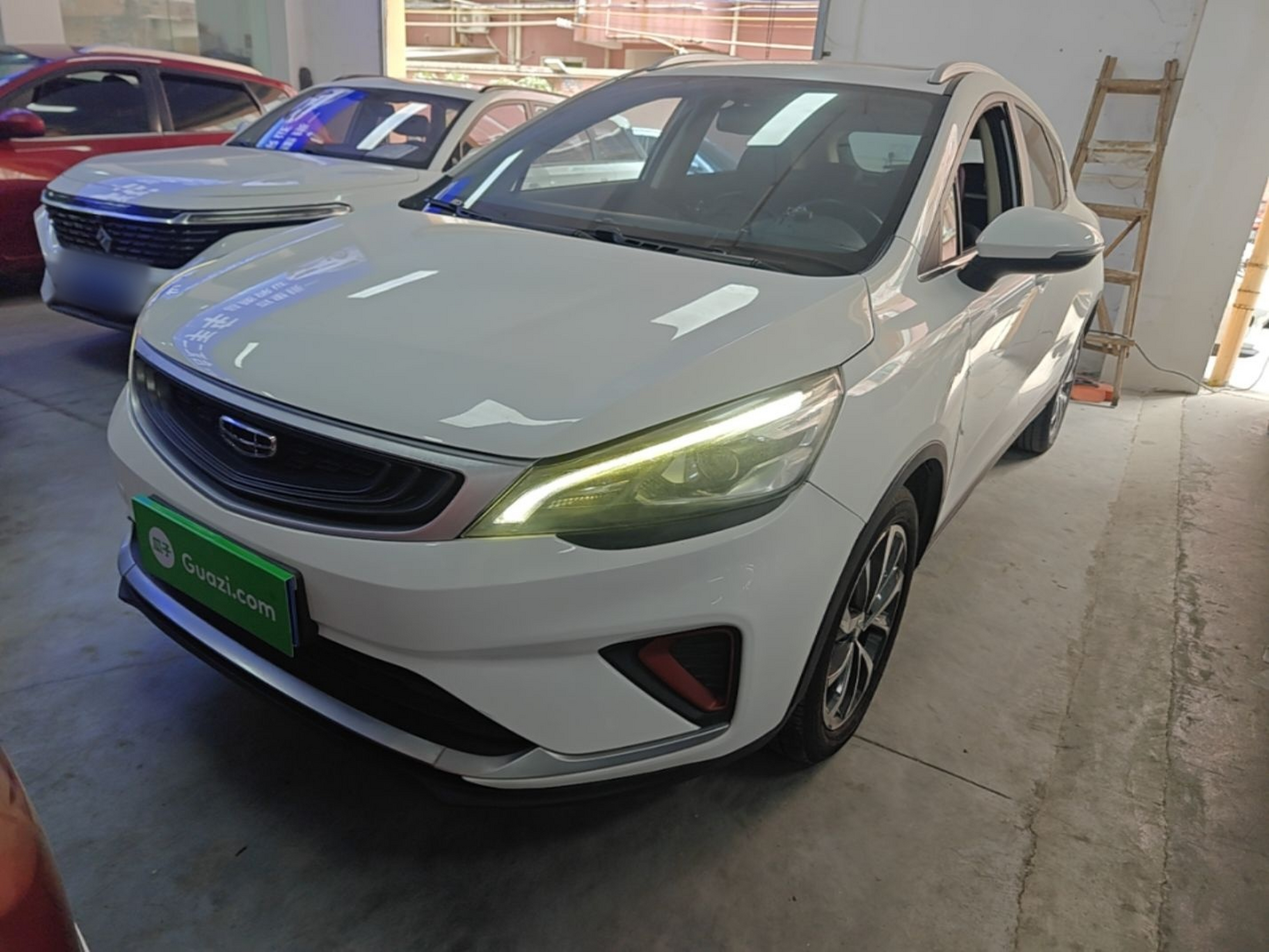 Под передней частью автомобиля