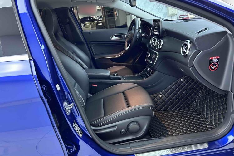 Used Mercedes-Benz GLA 2018 GLA 200 Fashion Model Right Front Seat