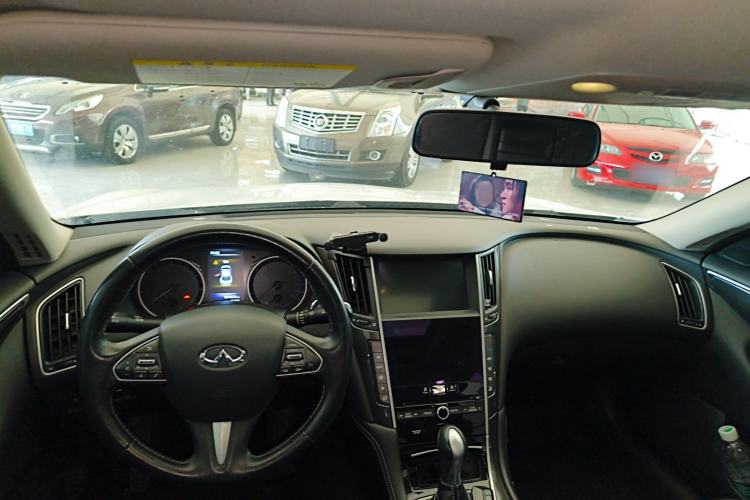 Used Infiniti Q50L 2015 2.0T Comfort Edition Center Console