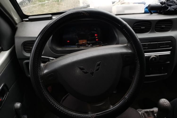 Used Wuling Zhiguang 2010 1.0L New Version Practical Short-Body L2Y Steering Wheel