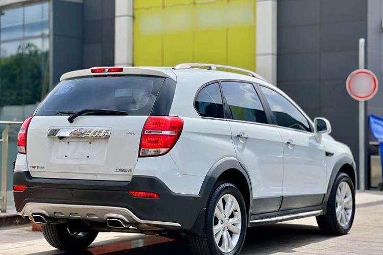 Used Chevrolet Captiva 2015 2.4L 4x4 Flagship Edition 7-Seater
