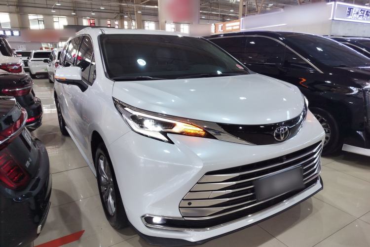 Used Toyota SIENNA 2024 2.5L Hybrid Comfort Edition Front Right 45 Deg