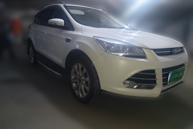 Used Ford Kuga 2013 1.6L GTDi Two-Wheel-Drive Trend Model Front Right 45 Deg