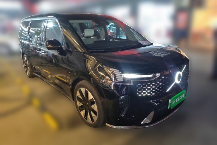 Used Volvo EM90 2025 Ultra Six-Seater
