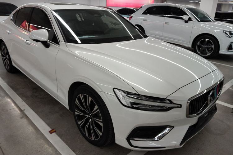 Used Volvo S60 2023 B4 Zhiyuan Luxury Edition
