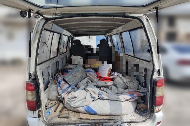 Used Jinbei Hiace 2011 2.0L 5th Generation Kuaiyunwang Standard Version 4G19 Trunk