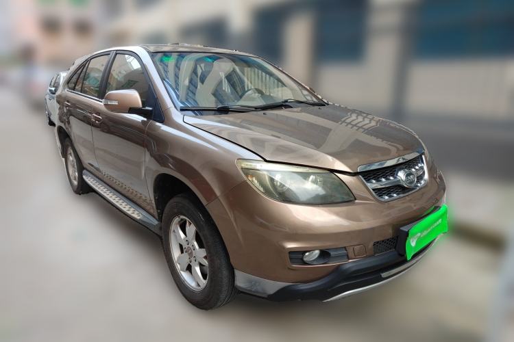 Used BYD S6 2013 Jingyue Edition 2.0L Manual Elite Model 5 Seats Front Right 45 Deg