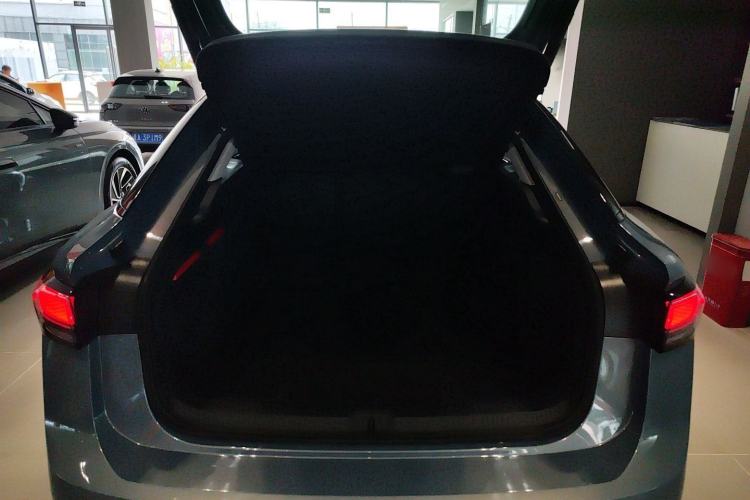 Used Volkswagen ID.7 VIZZION 2024 AIR model Trunk