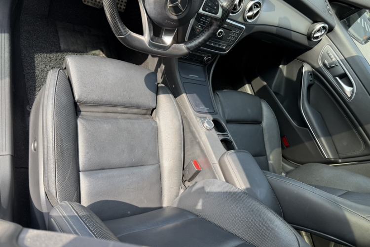 Used Mercedes-Benz CLA 2014 CLA 260 4MATIC Interior 4