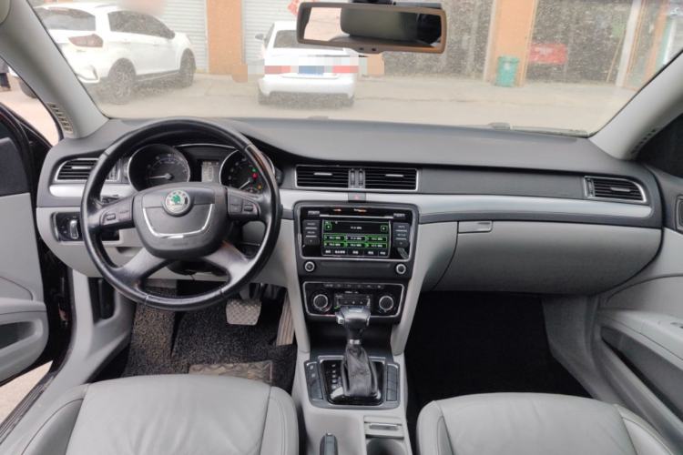 Used Skoda Superb 2009 1.8TSI Automatic Prestige Edition Center Console