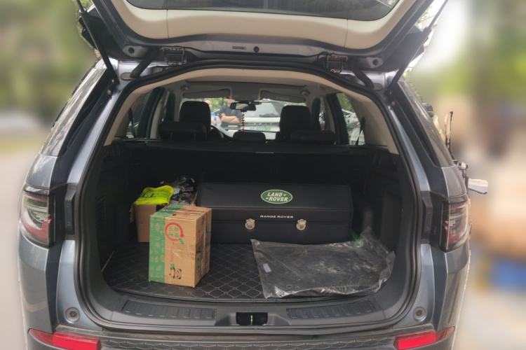 Used Land Rover Discovery Sport 2020 200 PS Family Edition Trunk