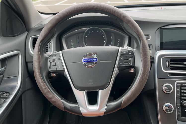 Used Volvo V60 2016 Cross Country T6 AWD
